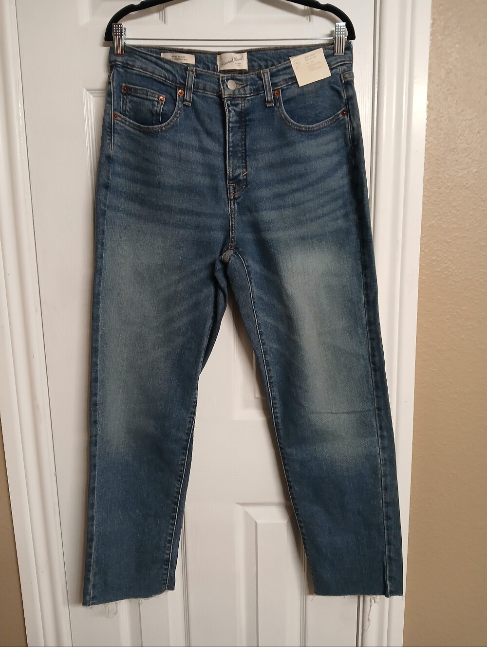 🖤UNIVERSAL THREAD Midrise Blue Faded 80s Slim Jeans - Size 12